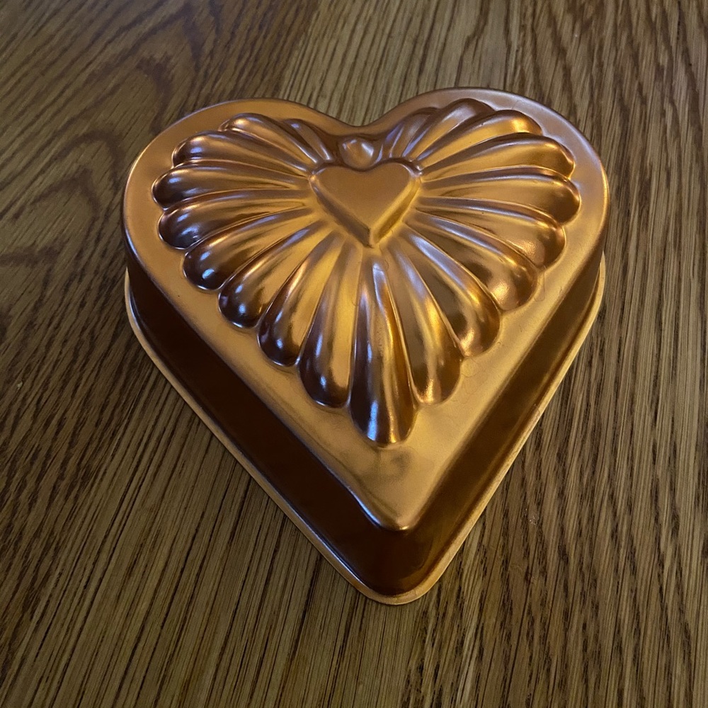 1980’s bronze aluminum Heart Jello Mold